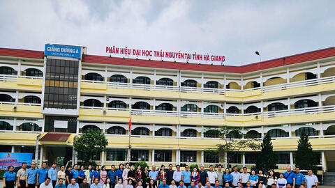 Công đoàn Đại học Thái Nguyên tổ chức tập huấn nghiệp vụ và hành trình về nguồn tại địa đầu Tổ quốc
