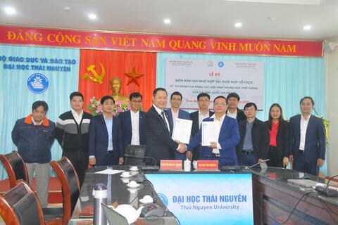 Ký kết Biên bản ghi nhớ hợp tác phối hợp tổ chức thi đánh giá năng lực học sinh THPT với Đại học Quốc gia Hà Nội