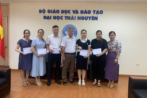 Công đoàn Khối cơ quan Đại học Thái Nguyên hỗ trợ cán bộ viên chức bị ảnh hưởng lũ lụt