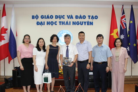 Đại diện trường Đại học Genoa, Italia đến thăm và làm việc tại Đại học Thái Nguyên