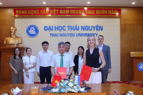 Lễ trao Biên bản Ghi nhớ hợp tác giữa Đại học Năng lượng Matxcơva (MPEI), Liên bang Nga và Đại học Thái Nguyên