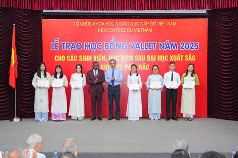 12 sinh viên Đại học Thái Nguyên vinh dự nhận Học bổng Vallet năm 2025