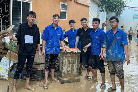 Tuổi trẻ Đại học Thái Nguyên chung tay khắc phục hậu quả mưa lũ