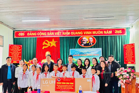 Khối thi đua số 1 trực thuộc Công đoàn Giáo dục Việt Nam chung tay hỗ trợ học sinh Trường PTDTBT THCS Quyết Tiến, Tuyên Quang