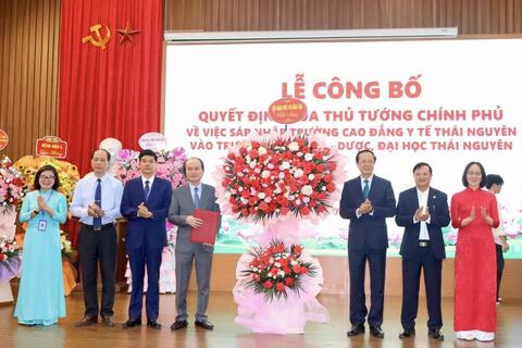 Công bố Quyết định của Thủ tướng Chính phủ về việc sáp nhập Trường Cao đẳng Y tế Thái Nguyên vào Trường Đại học Y - Dược, Đại học Thái Nguyên