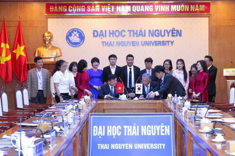 Thai Nguyen University Signs a Memorandum of Understanding with Cheongju University (Republic of Korea)