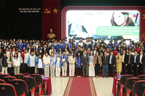 Đại học Thái Nguyên tuyên truyền, nâng cao ý thức chấp hành pháp luật về an toàn giao thông cho sinh viên