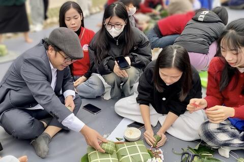 Giữ gìn bản sắc Việt trong môi trường Đại học: Khi sinh viên Đại học Thái Nguyên mang tết về giảng đường