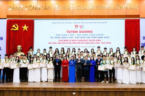 Tuyên dương sinh viên Đại học Thái Nguyên tiêu biểu nhân kỷ niệm 76 năm Ngày truyền thống học sinh, sinh viên