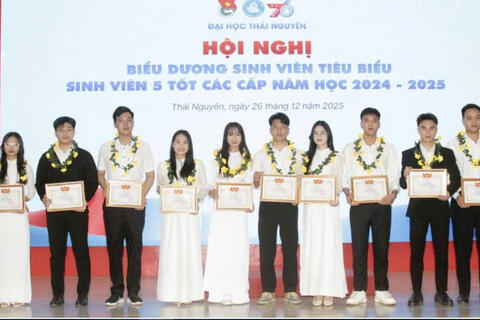 Thai Nguyen University Honors Outstanding Students and Confers “Students  with Five Distinction Aspects” Titles at All Levels for the 2024–2025 Academic Year