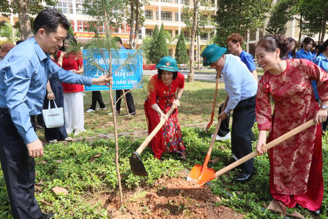 Đại học Thái Nguyên phát động Tết trồng cây “Đời đời nhớ ơn Bác Hồ”
