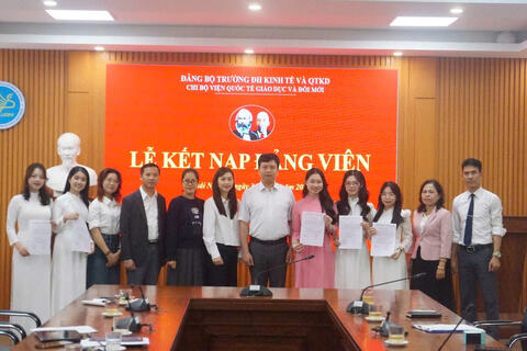 Tăng cường lực lượng đảng viên trẻ tại Trường Đại học Kinh tế và QTKD