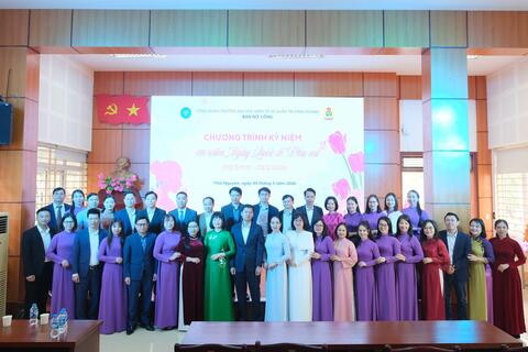 Nữ cán bộ TUEBA kể chuyện bằng những loài hoa