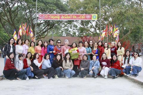 Hoạt động dâng hương về nguồn nhân kỷ niệm Ngày Quốc tế Phụ nữ 8/3