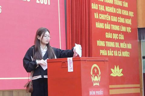 Sôi nổi không khí Ngày hội bầu cử tại Trường Đại học Sư phạm, Đại học Thái Nguyên