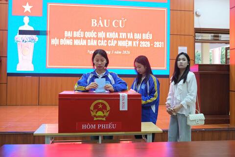 Sôi nổi không khí bầu cử tại Trường Đại học Kinh tế và Quản trị Kinh doanh, Đại học Thái Nguyên