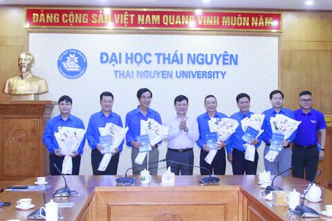 Tiếp lửa truyền thống - Gặp mặt các thế hệ cán bộ Đoàn Đại học Thái Nguyên nhân Kỷ niệm 95 năm ngày thành lập Đoàn TNCS Hồ Chí Minh