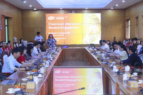 Tọa đàm, giao lưu học thuật về phương pháp giảng dạy Tiếng Anh chuyên ngành