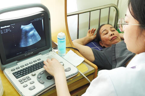 Đại học Thái Nguyên đồng hành chăm sóc sức khỏe cộng đồng tại xã Vô Tranh