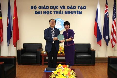 Đại học Thái Nguyên gặp gỡ GS. Ahn Kyong Hwan - học giả tiêu biểu thúc đẩy quan hệ hữu nghị Việt Nam - Hàn Quốc