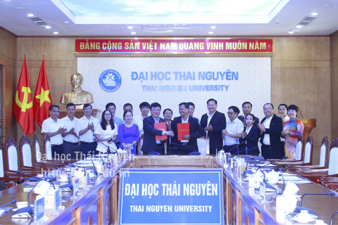 Đại học Thái Nguyên ký kết hợp tác với Trường Cao đẳng Kỹ thuật - Dạy nghề Hữu nghị Viêng Chăn - Hà Nội (Lào)