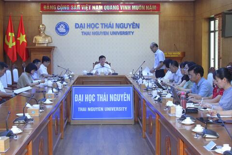 Giám đốc Đại học Thái Nguyên làm việc với Trường Ngoại ngữ