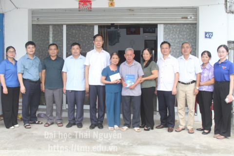 Đại học Thái Nguyên thăm, tặng quà các gia đình chính sách nhân kỷ niệm 79 năm Ngày Thương binh - Liệt sĩ