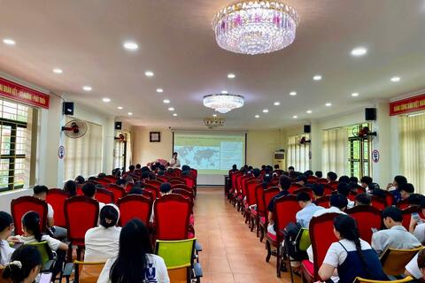 Ứng dụng công nghệ số trong nông nghiệp và quản lý đất đai - Gắn đào tạo với thực tiễn