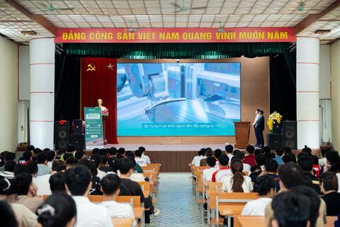 Mở rộng cánh cửa học tập và trải nghiệm quốc tế