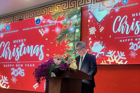 Lễ đón Giáng sinh và Chào năm mới 2025 cho chuyên gia, giảng viên người nước ngoài đang làm việc tại  Đại học Thái Nguyên