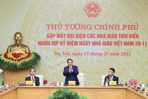 President of Thai Nguyen University Attends the Prime Minister’s Audience with Outstanding Educators in Celebration of Vietnamese Teachers’ Day (20 November)
