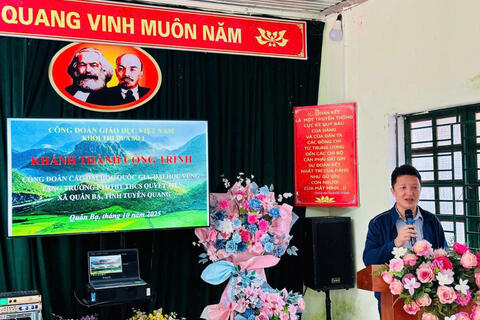 Emulation Group No. 1 under the Vietnam Education Trade Union Extends Support to Students of Quyet Tien Ethnic Minority Semi-boarding Secondary School, Tuyen Quang Province