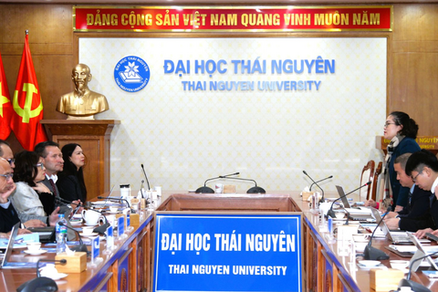Thai Nguyen University Holds Official Working Session with Federation University Australia