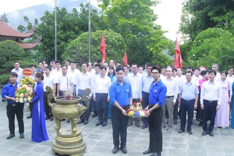 Thai Nguyen University Pays Tribute to President Ho Chi Minh and General Vo Nguyen Giap at the ATK Dinh Hoa Special National Relic Area