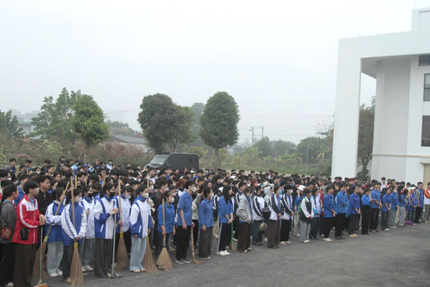 Youth Organization of Thai Nguyen University Launch Environmental Sanitation and Urban Beautification Campaign in Commemoration of the 14th National Congress of the Communist Party of Viet Nam
