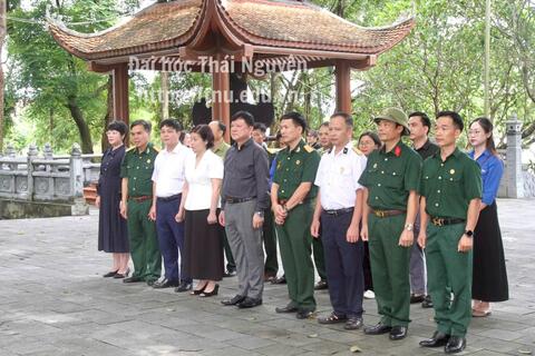 Đại học Thái Nguyên dâng hương tưởng niệm các Anh hùng liệt sĩ tại Khu Di tích lịch sử Quốc gia 27/7