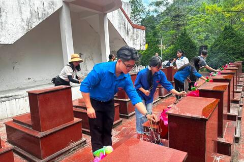 Phân hiệu Đại học Thái Nguyên tại Hà Giang tổ chức các hoạt động “Đền ơn đáp nghĩa” nhân kỷ niệm 79 năm Ngày Thương binh - Liệt sĩ