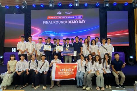 Sinh viên Trường Đại học Công nghệ Thông tin và Truyền thông (Đại học Thái Nguyên) giành Giải Nhất Automotive Hackathon 2026