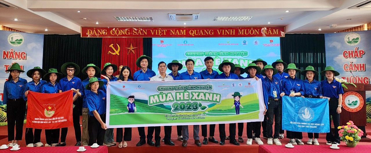 Các đại biểu và đoàn tình nguyện ĐHNL.jpeg