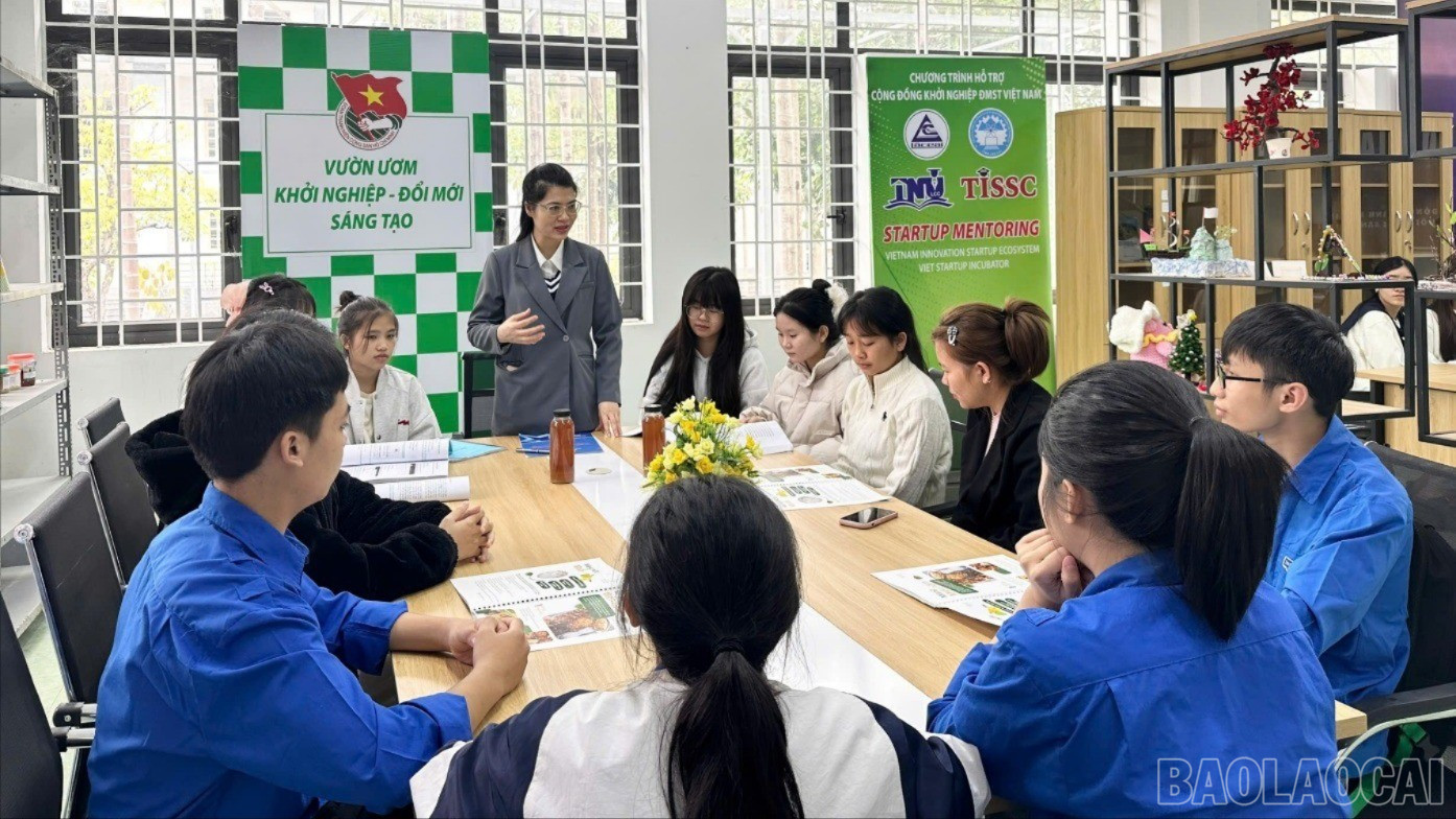 Một buổi sinh hoạt của Câu lạc bộ ươm mầm khởi nghiệp đổi mới sáng tạo. baolaocai-br_z7260009008142-645b5c053a141044882dc018bf318a91-2358.jpg
