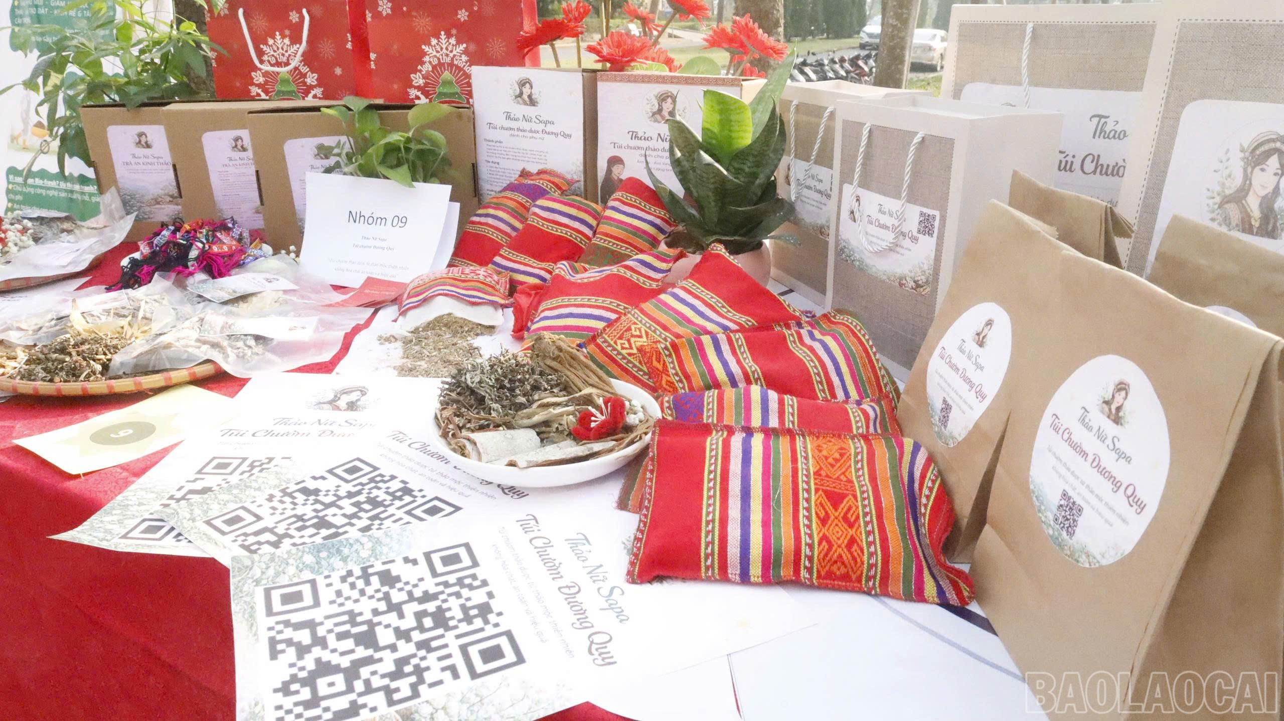 Các sản phẩm, dự án được trưng bày tại cuộc thi. baolaocai-br_z7378159763473-974e58863bed23b420ce6bfe276a4676.jpg